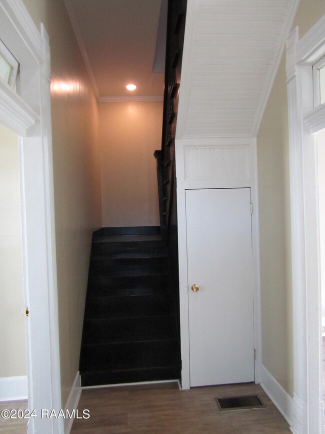 Building Photo - 617 Julia St