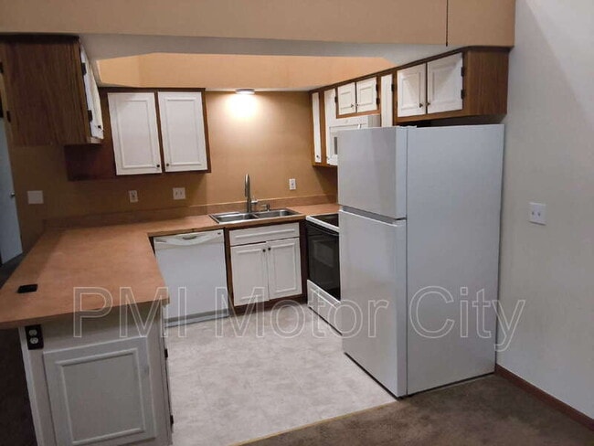Building Photo - 30512 Oakridge Manor Dr