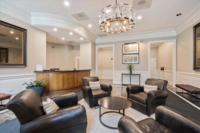 Foto del edificio - 630 N State St