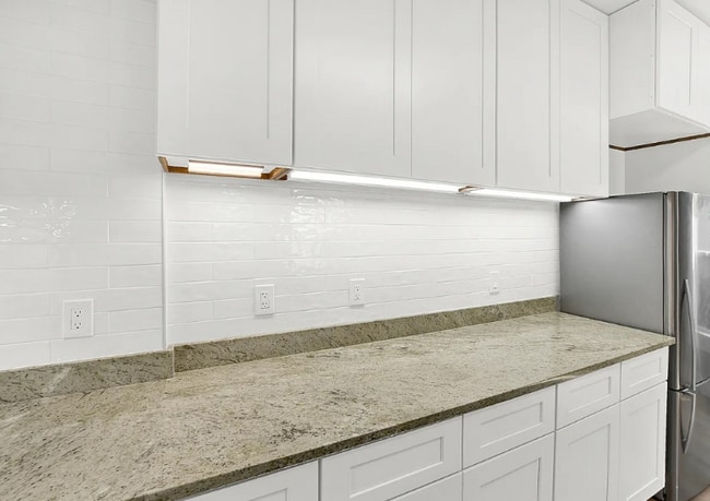 Building Photo - 523 Windsor St