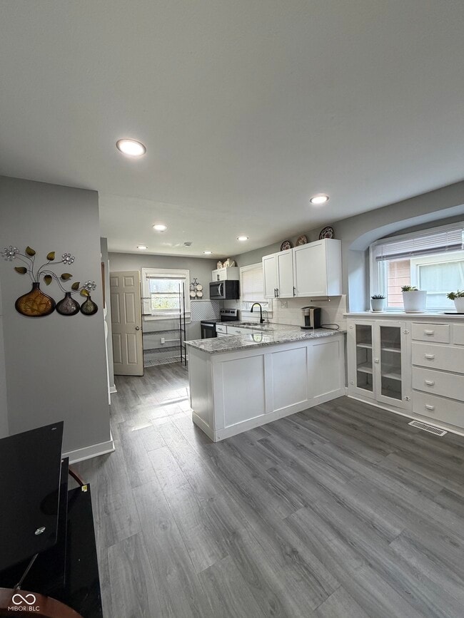 Building Photo - 1409 N Warman Ave