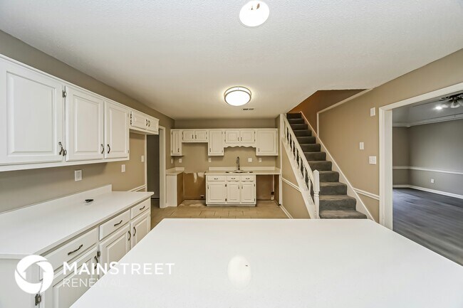 Foto del edificio - 6750 Lake Point Cir