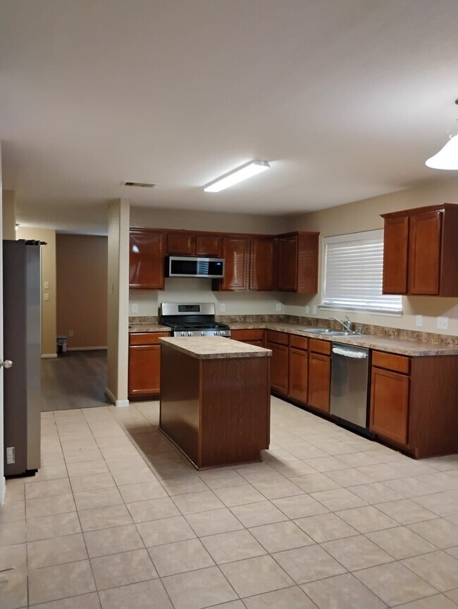 Building Photo - 9115 Summer Valley Ln