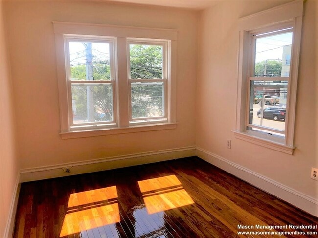 Foto del edificio - Awesome five bed. near Masspike