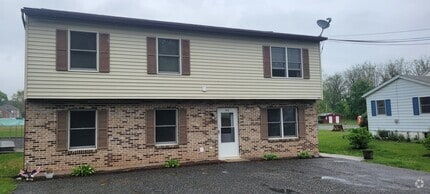 Building Photo - 5 E Green St