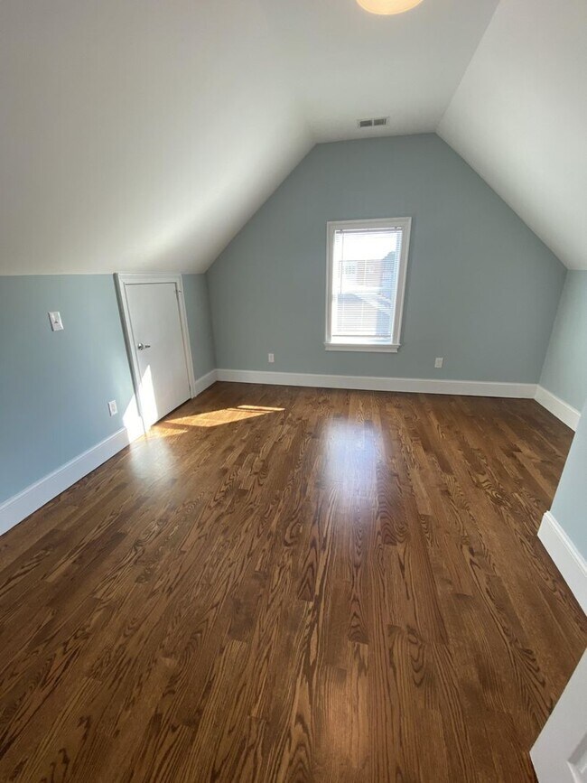 Foto del edificio - Tufts/Davis Square Closest train = is Davi...