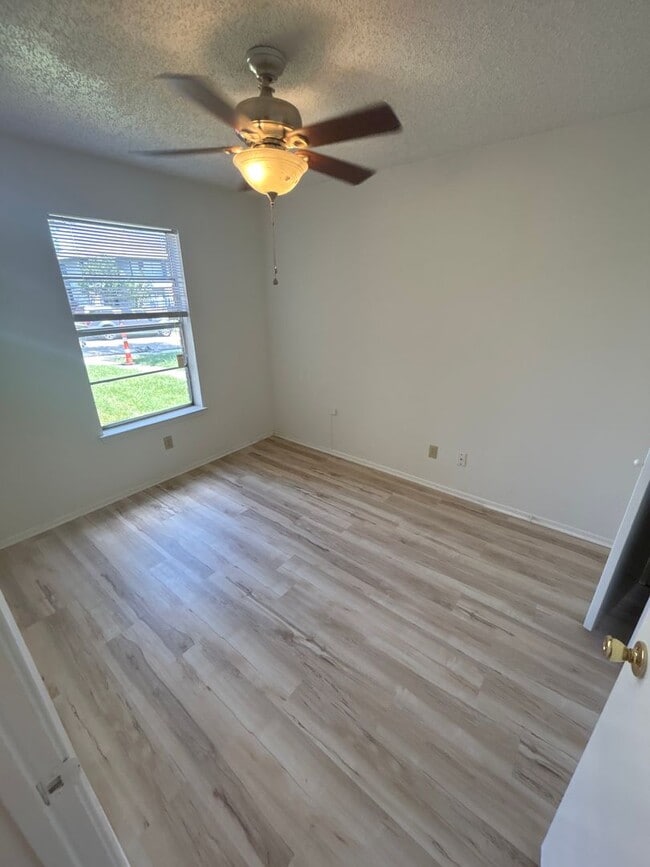 Building Photo - 5510 Brookview Ct