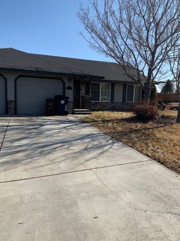 Nice Duplex in SW Redmond House Rental in Redmond, OR