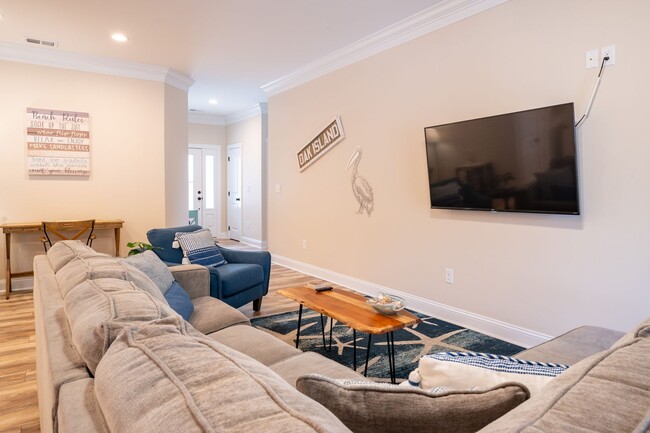 Foto del edificio - FURNISHED OFF-SEASON MONTHLY RENTAL-STARTI...