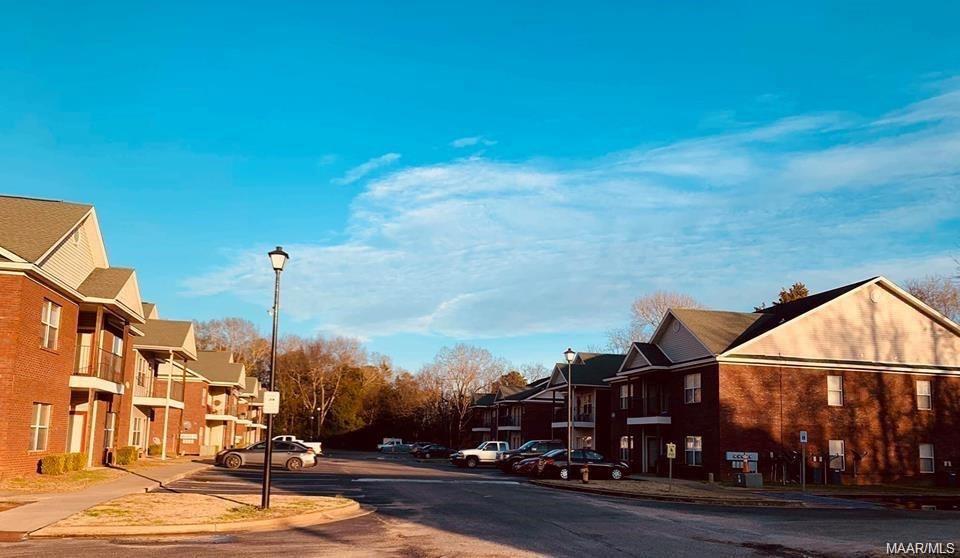 Foto principal - 5860 Main St