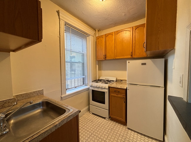 Building Photo - 98 New Whitney St