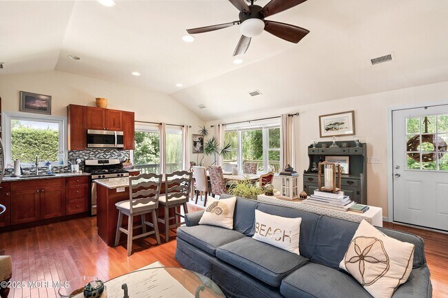 Foto del edificio - 13 Meadowbrook Ave