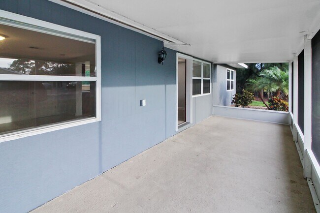 Building Photo - Englewood Annual Home for Rent
