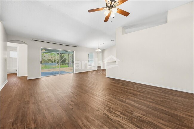 Foto del edificio - 1443 Baythorn Dr