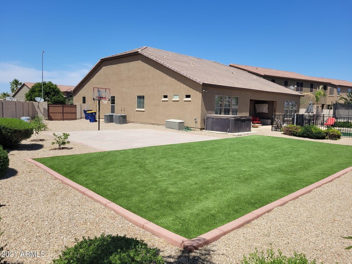 Primary Photo - 44207 W Palo Abeto Dr
