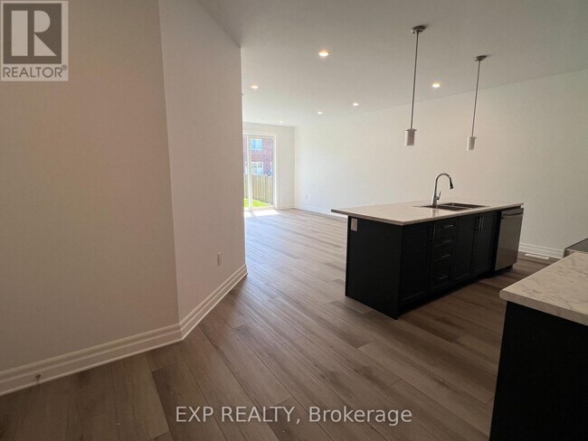 Building Photo - 7532 Splendour Dr