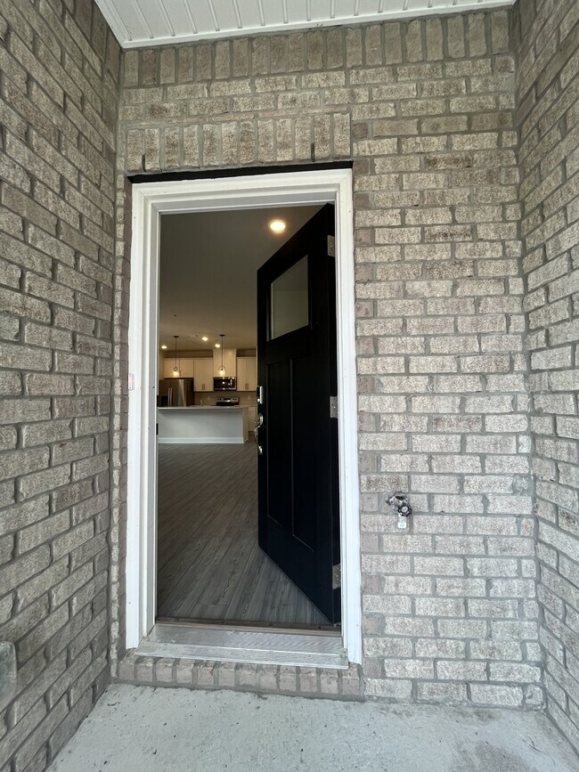 Foto del edificio - 204 Douglas Bend Rd
