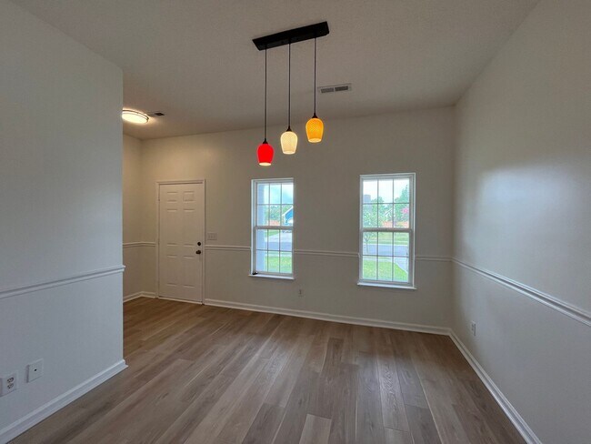 Foto del edificio - Discover this well-maintained 3-bedroom, 2-bath home in Carriage Hills
