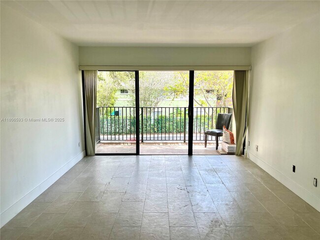 Foto del edificio - 5841 Washington St