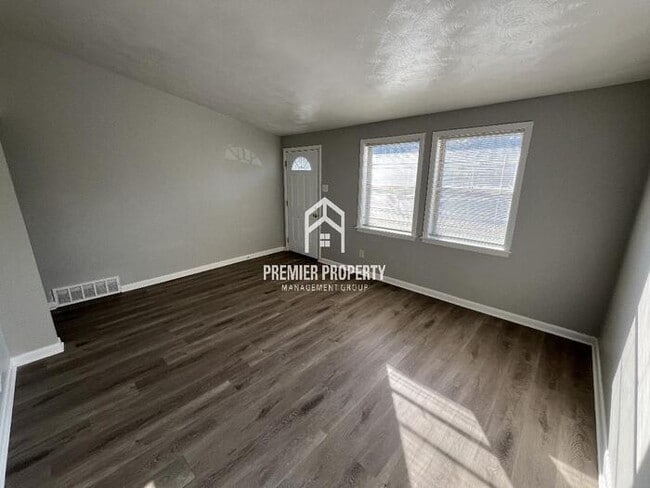 Building Photo - 3130 Basswood St