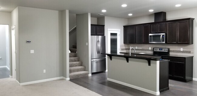 Building Photo - Spacious Two-story in the Freestone at Bay...