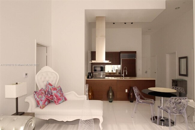 Building Photo - 495 Brickell Ave