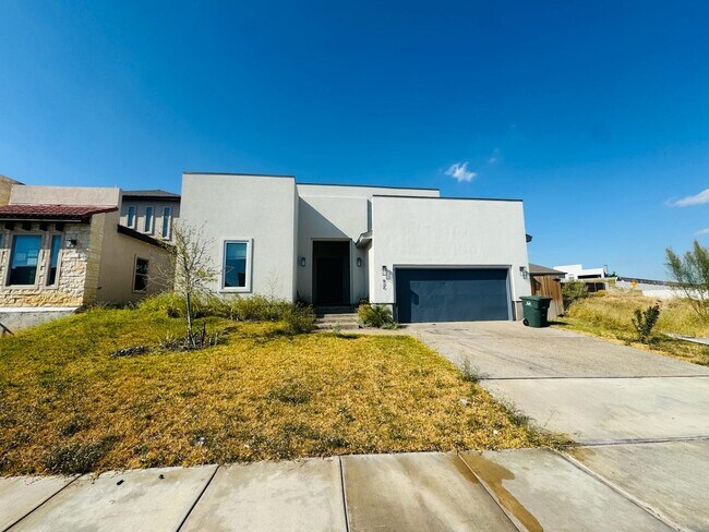 Building Photo - 420 Placido Dr