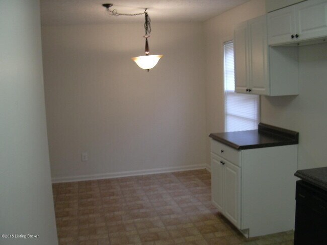 Building Photo - 304 S Evergreen Rd