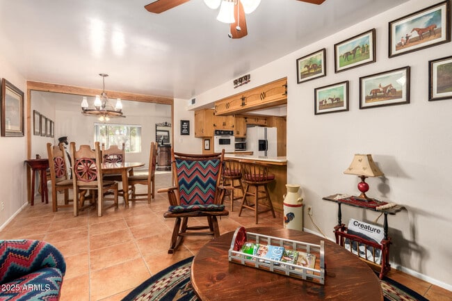 Foto del edificio - 6419 E Cactus Rd