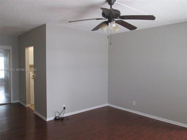 Foto del edificio - 2250 NE 66th St