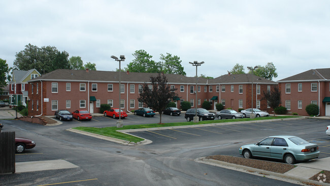 Hillside Court - Hillside Court Apartments