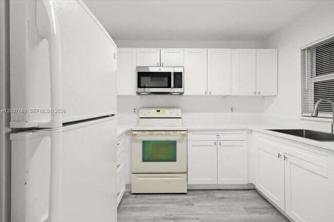 Foto del edificio - 9441 Evergreen Pl