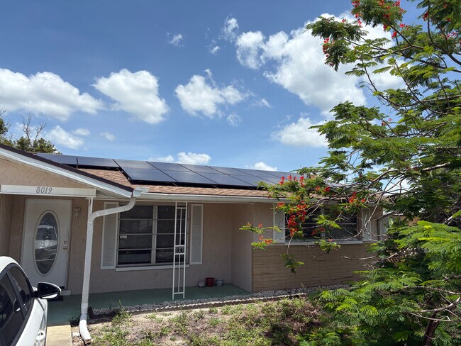 Foto del edificio - 8019 Portage Dr