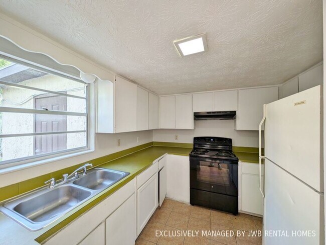 Building Photo - 6162 Tuscony Cir