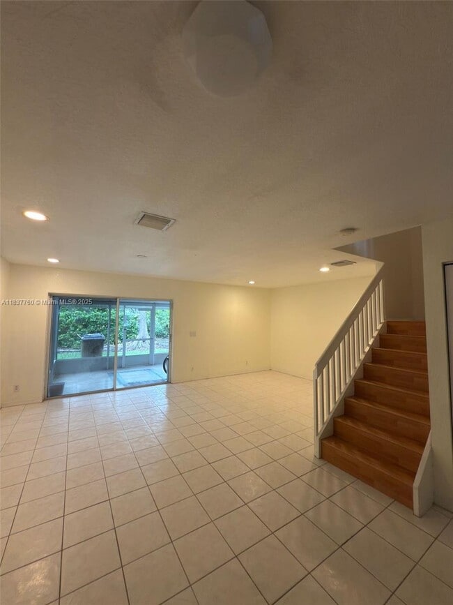 Building Photo - 1105 SW 44th Way