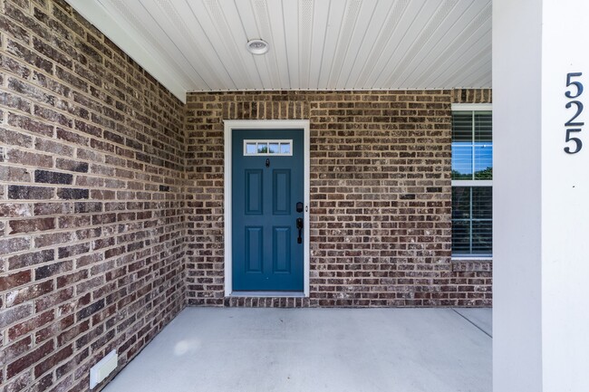 Building Photo - 525 Butterfly Dr