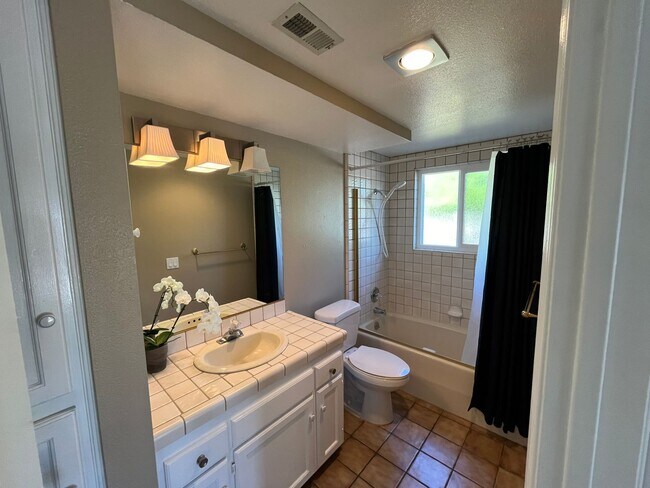 Foto del edificio - 3 Bedroom Townhouse in Wildwood Ranch