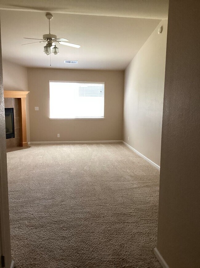 Foto del edificio - 8 Phyllis Ct