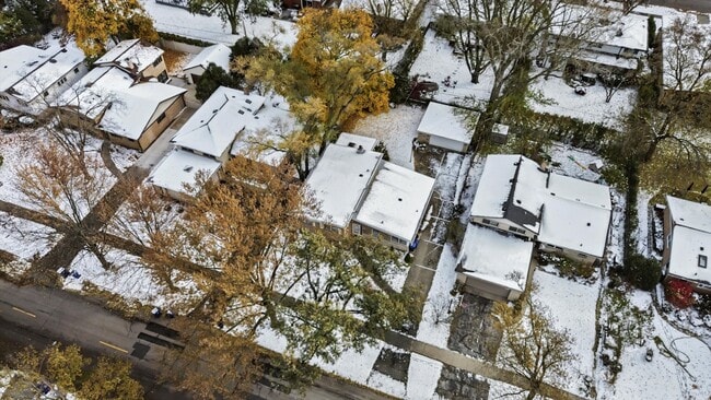 Foto del edificio - 400 Locust Rd