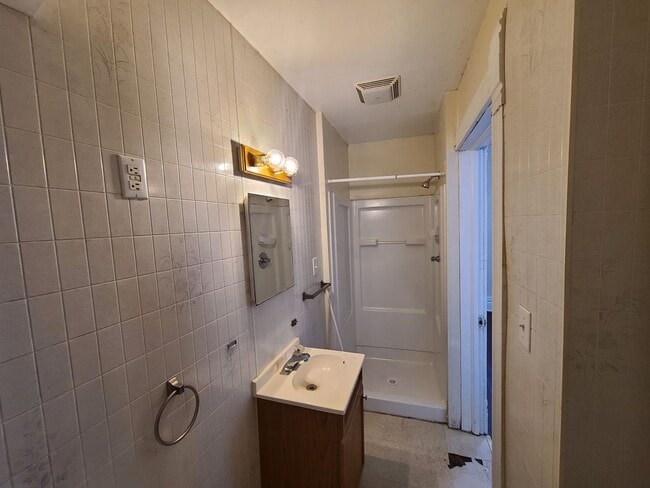 Building Photo - 290 Wiles St