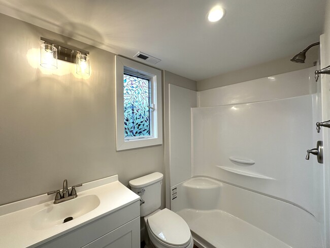 Building Photo - 20 Mechanic St