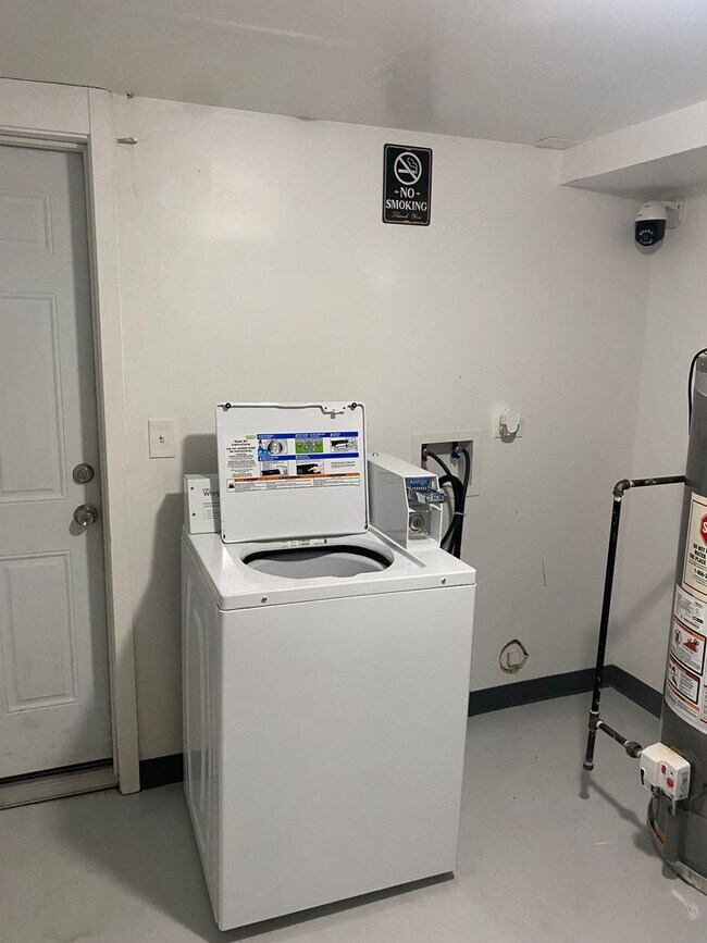 Foto del edificio - Spacious south side 3-bedroom beauty