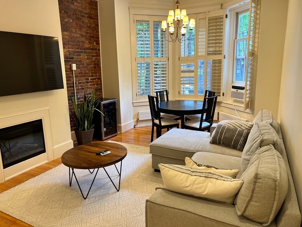 Foto principal - 139 Worcester St