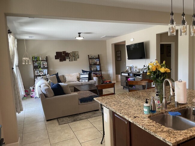 Foto del edificio - 10510 Rollins Dr