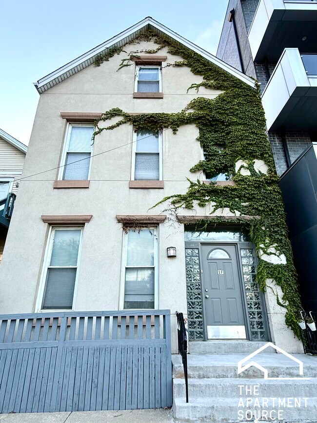 Foto del edificio - 942 N Elston Ave