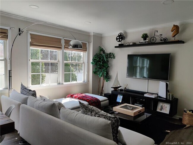 Foto del edificio - 28 Woodbury Ave