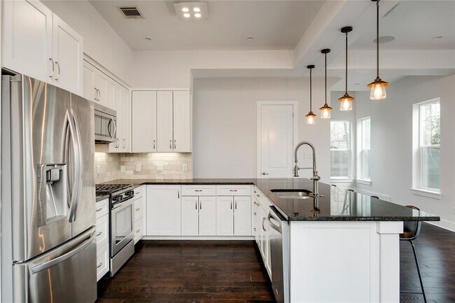 Foto del edificio - 2005 Bluebonnet Ln