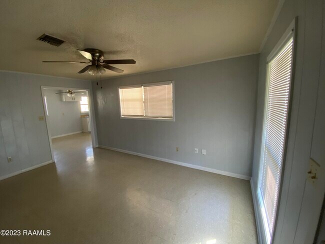 Building Photo - 108 Burrow Dr