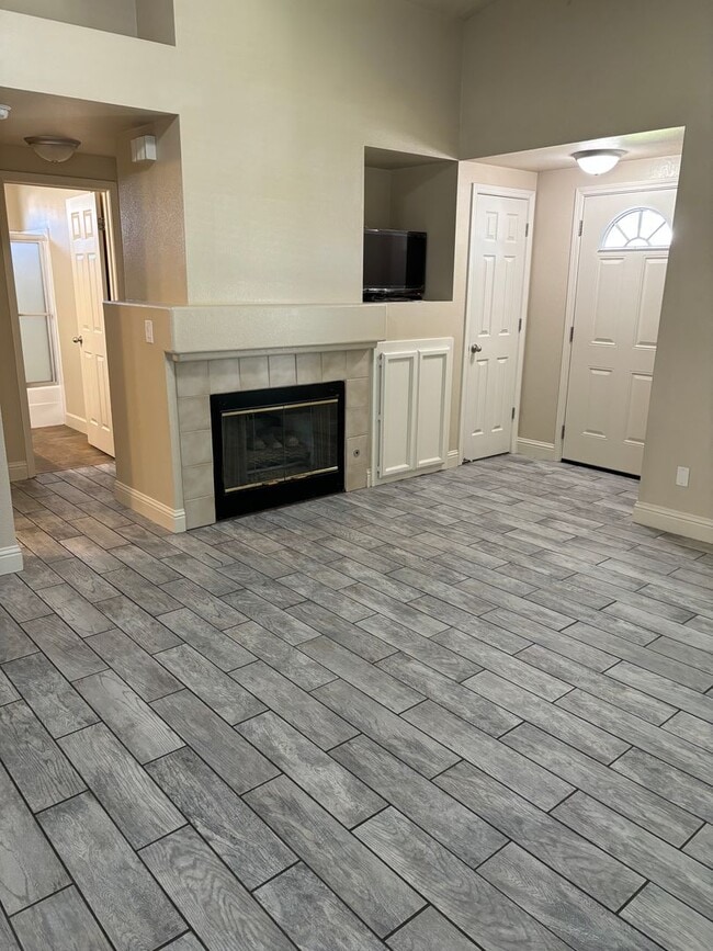 Building Photo - 1748 River Run Dr