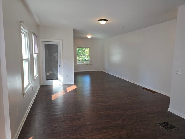 Building Photo - 210 Van Dusen St